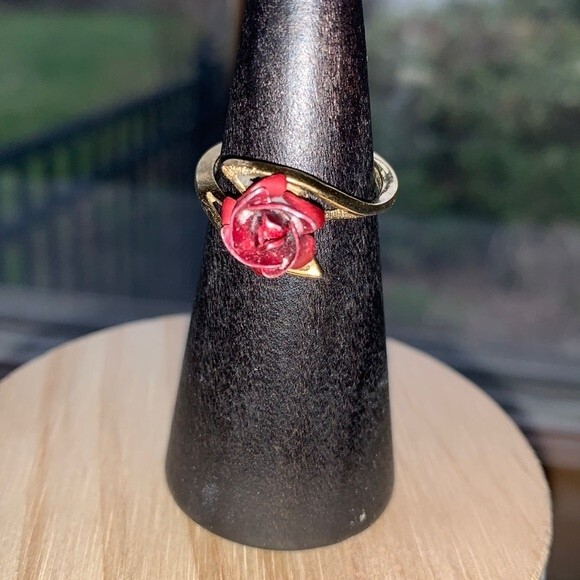 Red Rose Ring Size 7 - Picture 1 of 4